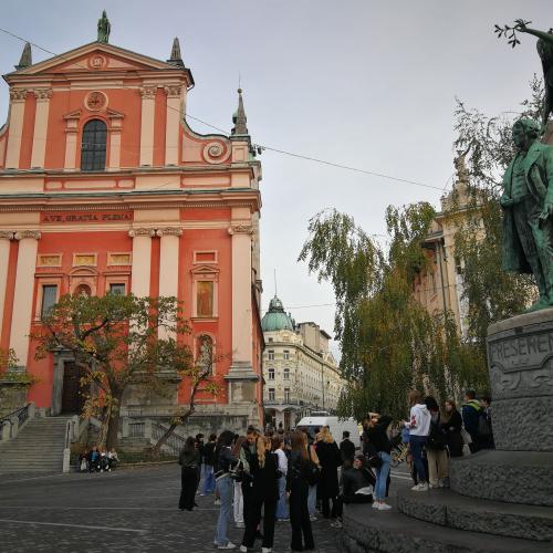 Meeting point at the Franciscan Church on Prešeren Square