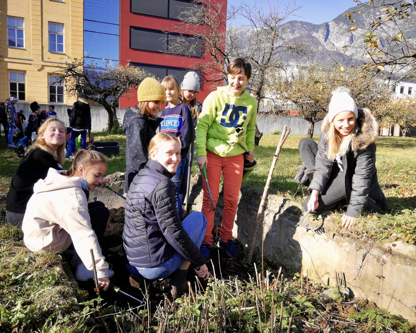 P20_3_Garten01 Unser Schulbeet: In der Natur arbeiten, entdecken, beobachten, graben, einpflanzen, ernten, Spaß haben