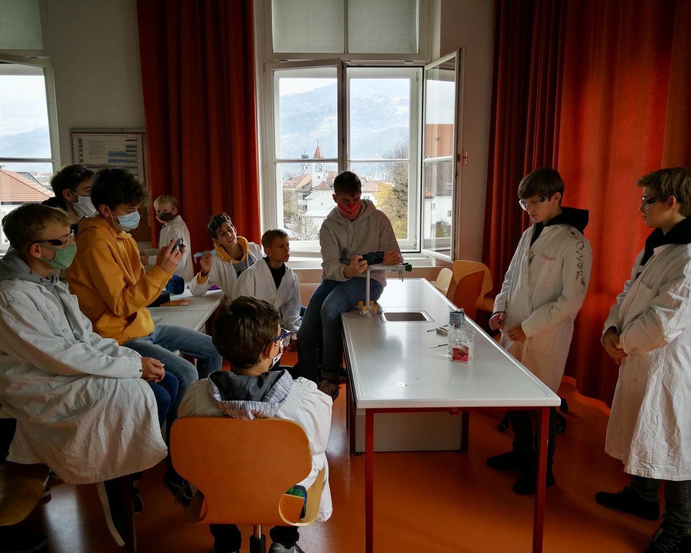 P20_4_Eis01 Filmprojekt der Klasse 4a in Chemie zum virtuellen Tag der offenen Tür: Herstellung von Speiseeis