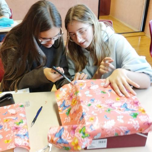 Ein Schuhkarton voller Freude