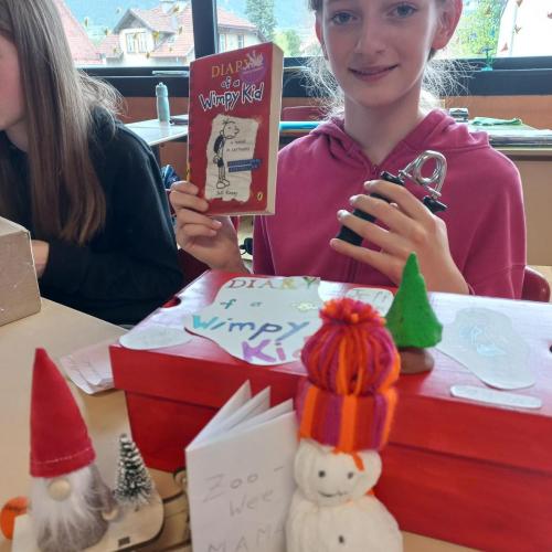 Reading, creating, presenting in English