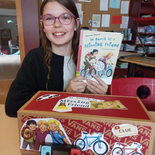 Reading, creating, presenting in English