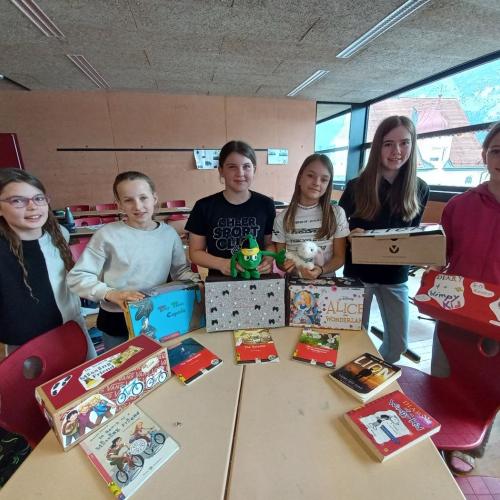 Reading, creating, presenting in English