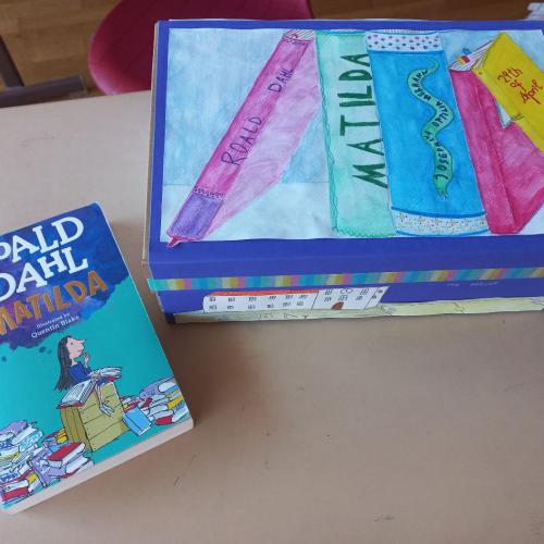 Reading, creating, presenting in English