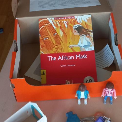 Reading, creating, presenting in English