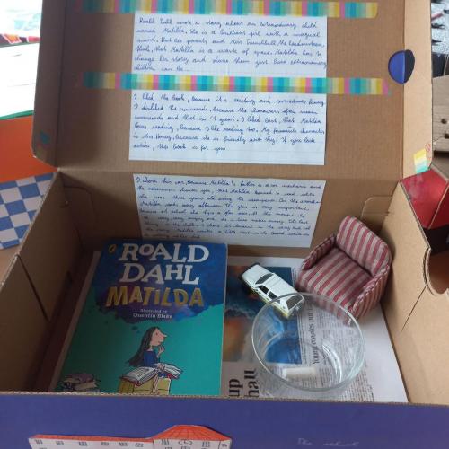Reading, creating, presenting in English