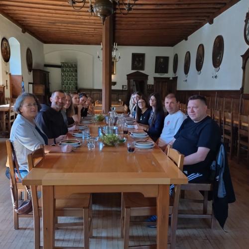 Zum Essen im Franziskanerkloster Schwaz