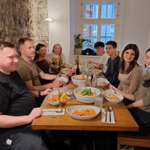 Gemeinsames Mittagessen in Hall 
