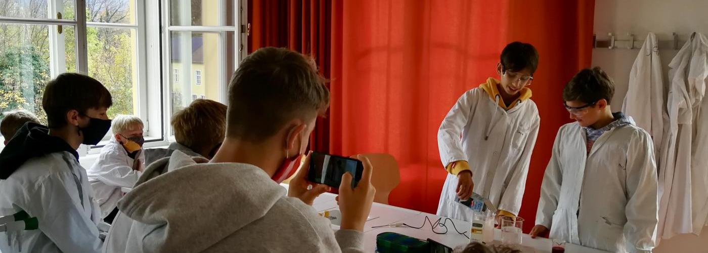 Filmprojekt der Klasse 4a in Chemie zum virtuellen Tag der offenen Tür: Herstellung von Speiseeis